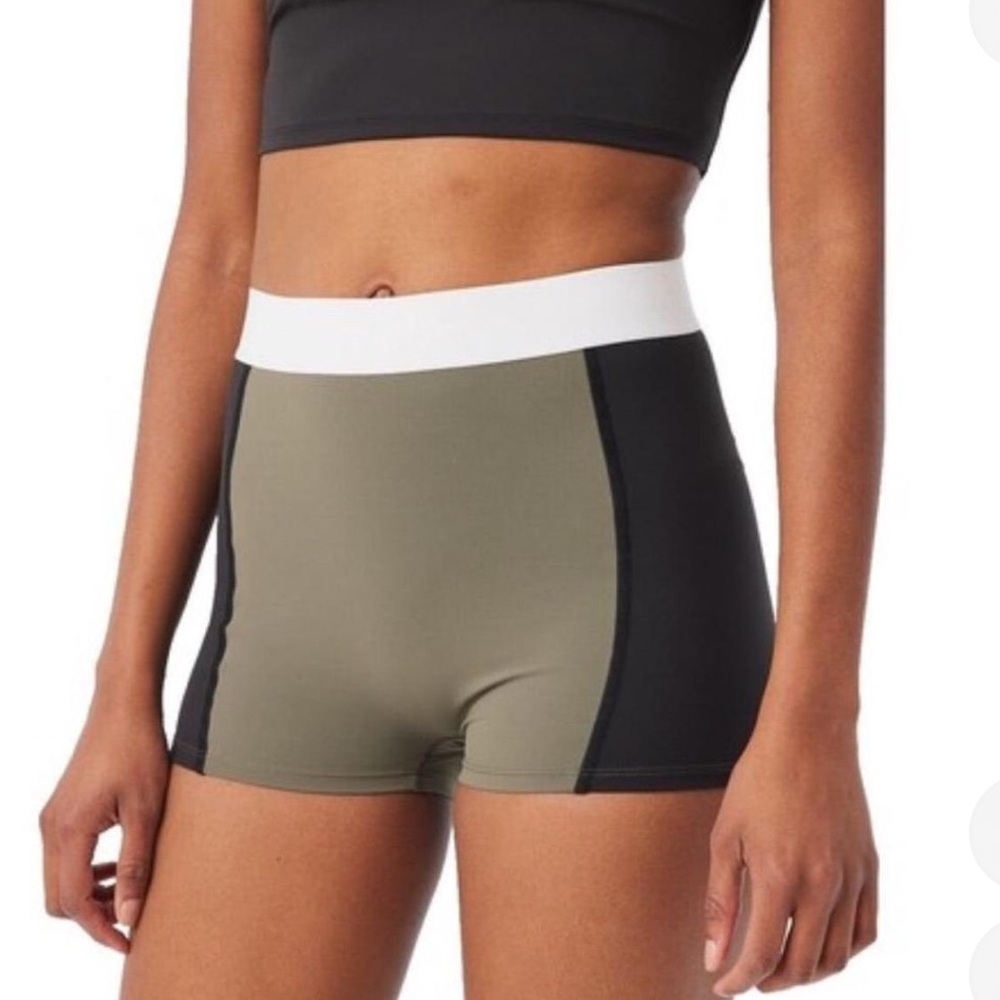 Outdoor Voices shorts 🖤